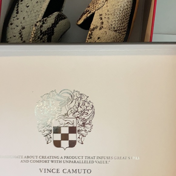 Flat Shoes 🥿,Cream/Black,Snake,, size-6 - Picture 6 of 7